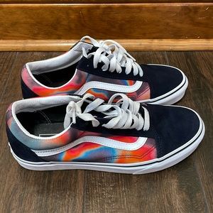 Old Skool Tie Dye vans… Size 7 in US men’s and 8.5 women’s